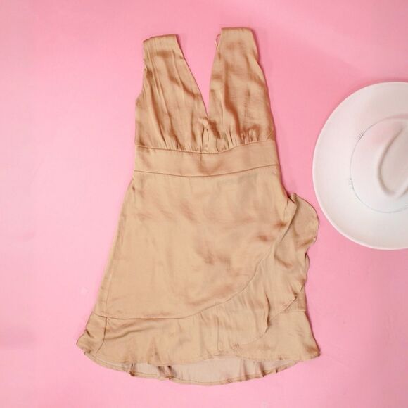 Le Lis Collection Mia Satin Ruffle Hem Mini Dress - Picture 5 of 15